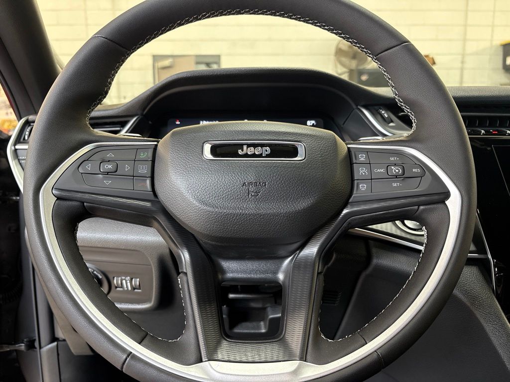 Thumbnail: 2026 Jeep Grand Cherokee - 8