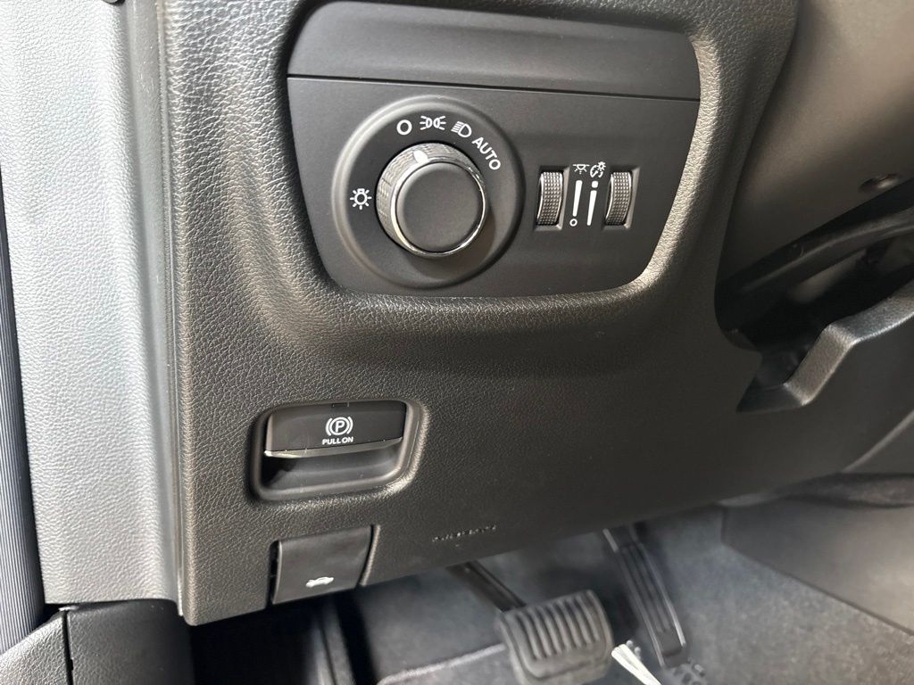 Thumbnail: 2026 Jeep Grand Cherokee - 21