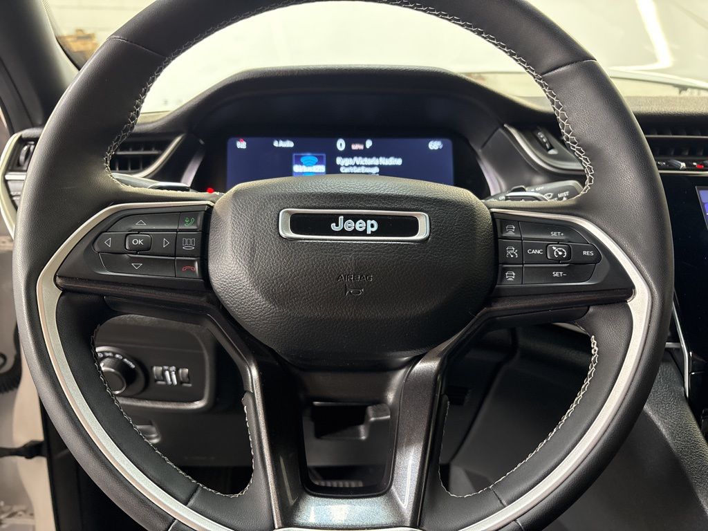 Thumbnail: 2023 Jeep Grand Cherokee - 8