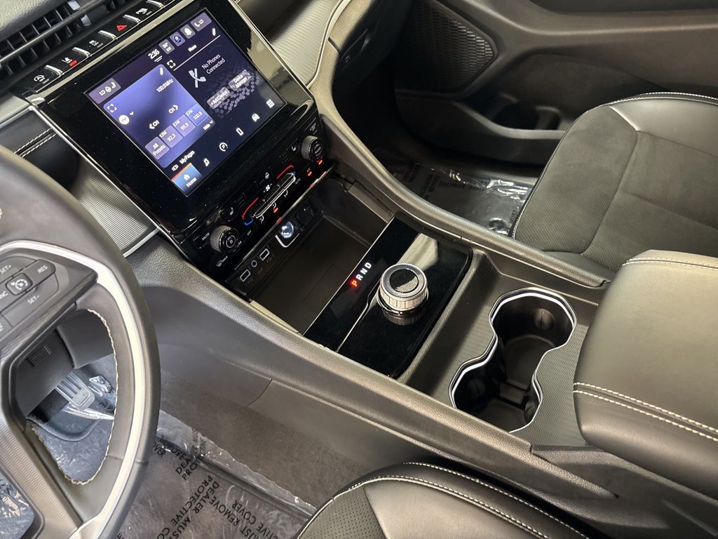 Thumbnail: 2023 Jeep Grand Cherokee - 16