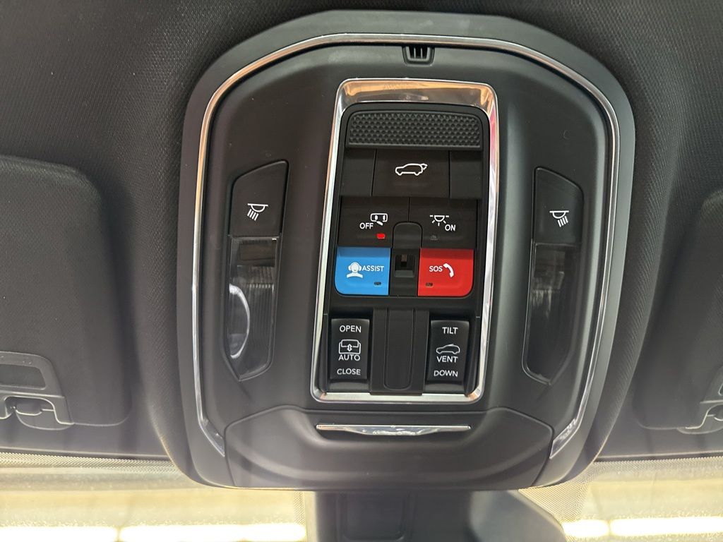 Thumbnail: 2023 Jeep Grand Cherokee - 31