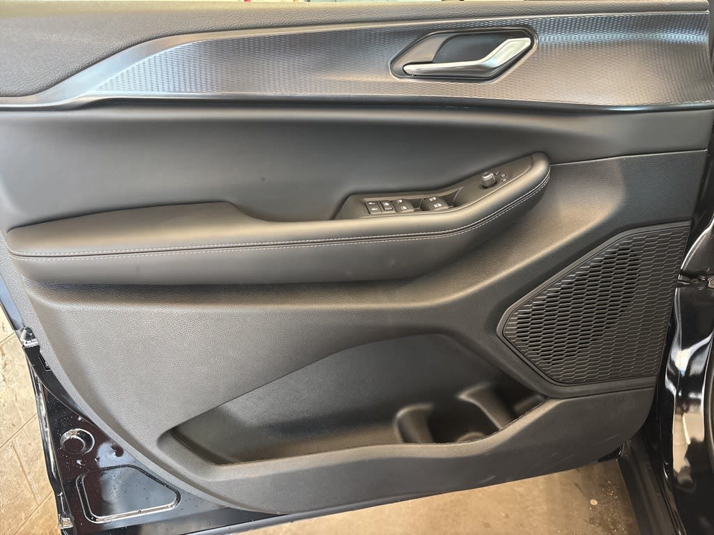 Thumbnail: 2025 Jeep Grand Cherokee - 16