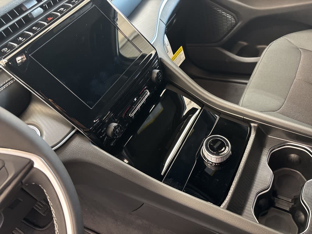 Thumbnail: 2025 Jeep Grand Cherokee - 10