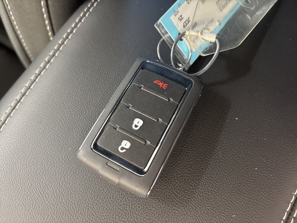 Thumbnail: 2025 Jeep Grand Cherokee - 13