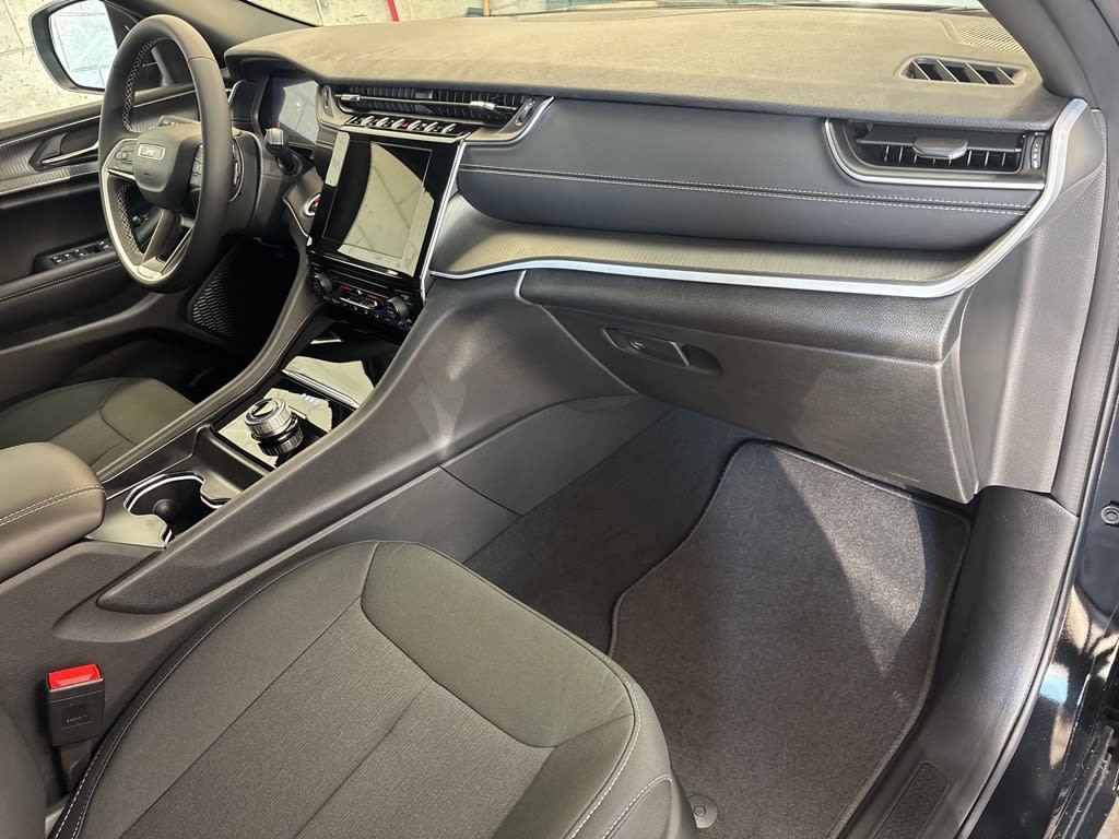 Thumbnail: 2025 Jeep Grand Cherokee - 36