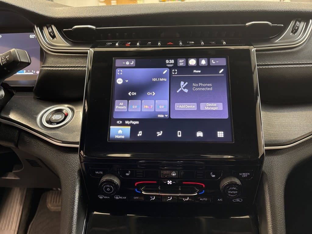 2023 Jeep Grand Cherokee Laredo 25