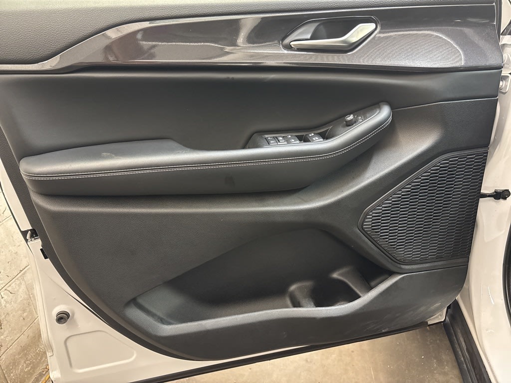2023 Jeep Grand Cherokee Laredo 19