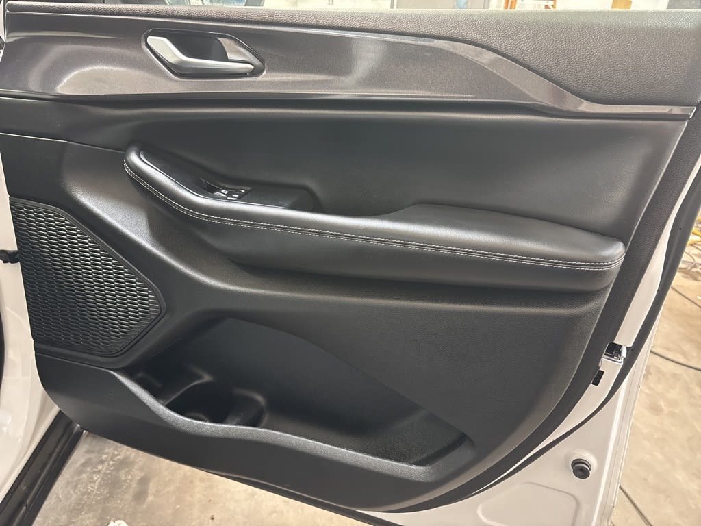 2023 Jeep Grand Cherokee Laredo 41