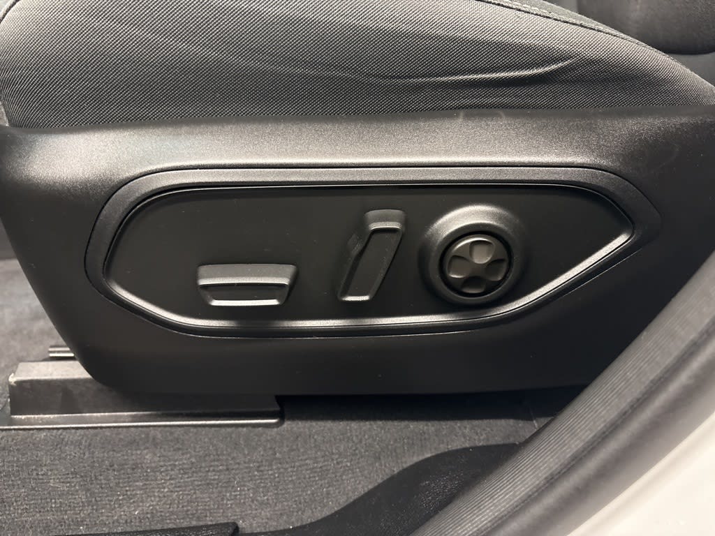 2023 Jeep Grand Cherokee Laredo 22