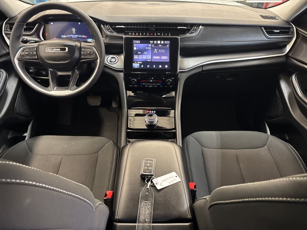2023 Jeep Grand Cherokee Laredo 11