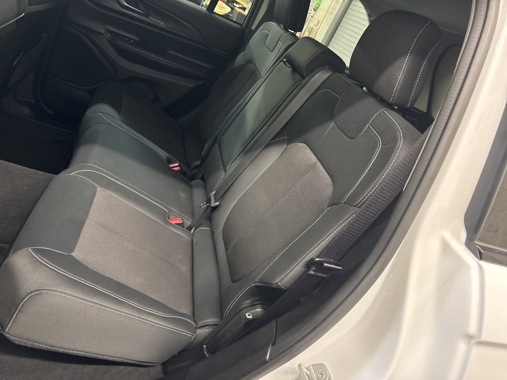 2023 Jeep Grand Cherokee Laredo 33