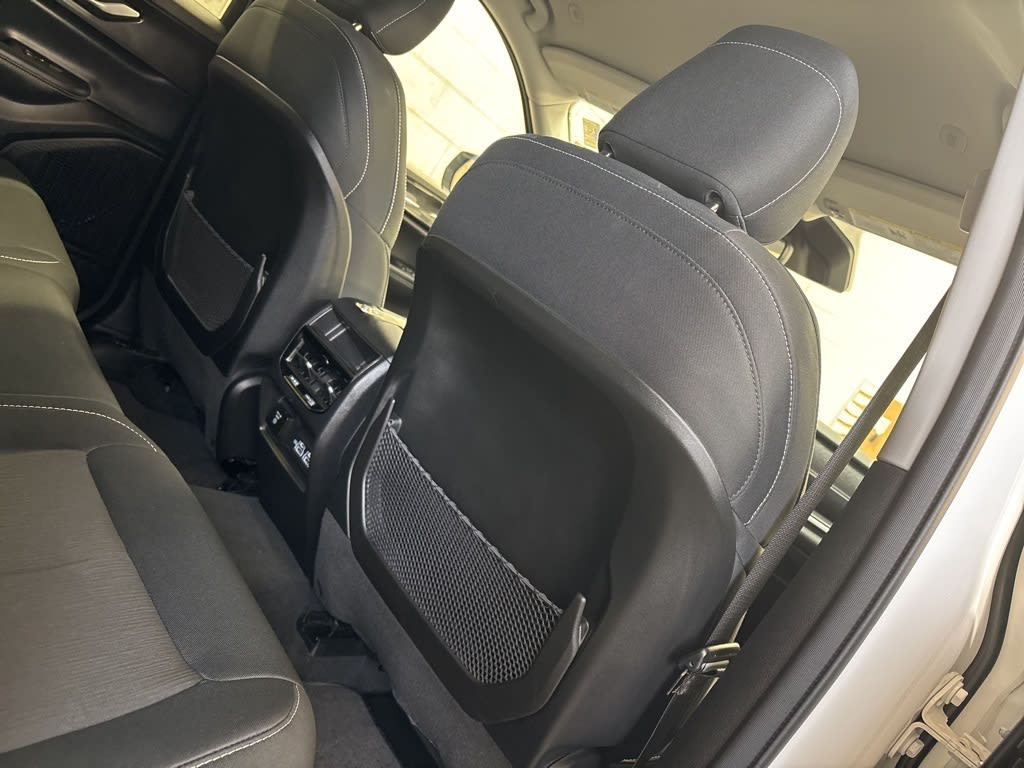2023 Jeep Grand Cherokee Laredo 38