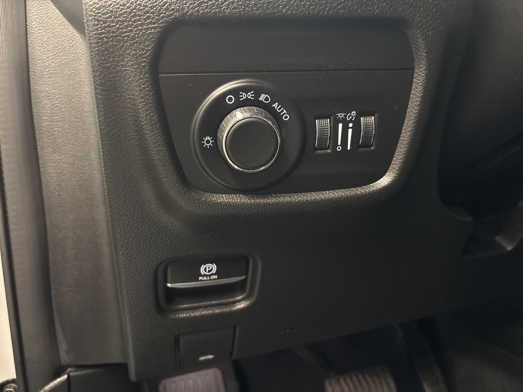 2023 Jeep Grand Cherokee Laredo 21
