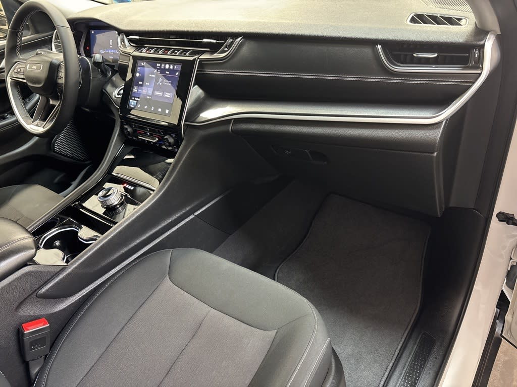2023 Jeep Grand Cherokee Laredo 12