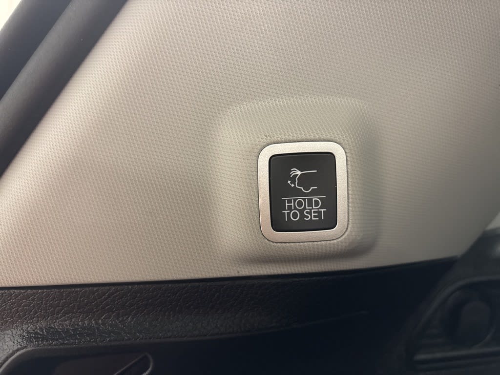 2023 Jeep Grand Cherokee Laredo 34