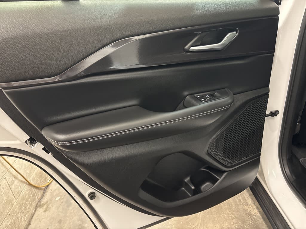 2023 Jeep Grand Cherokee Laredo 31