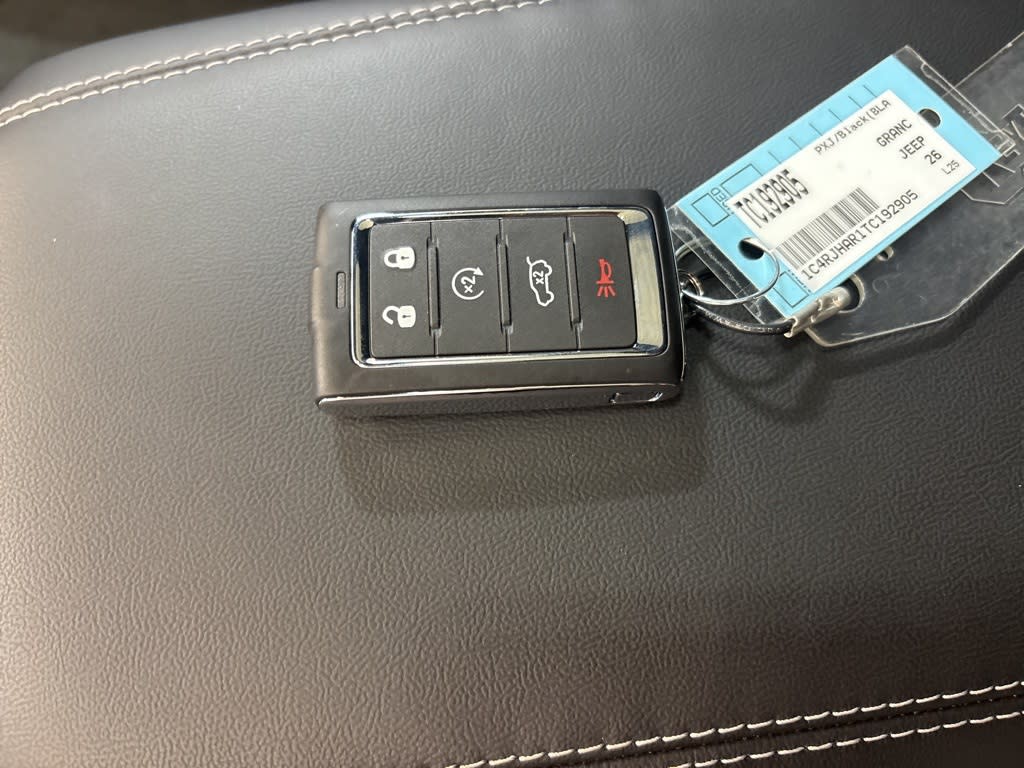 Thumbnail: 2026 Jeep Grand Cherokee - 15