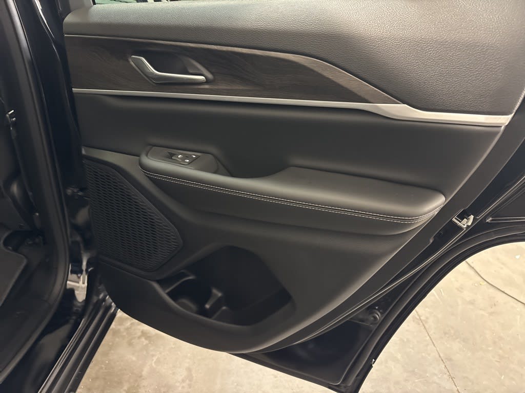 Thumbnail: 2026 Jeep Grand Cherokee - 34