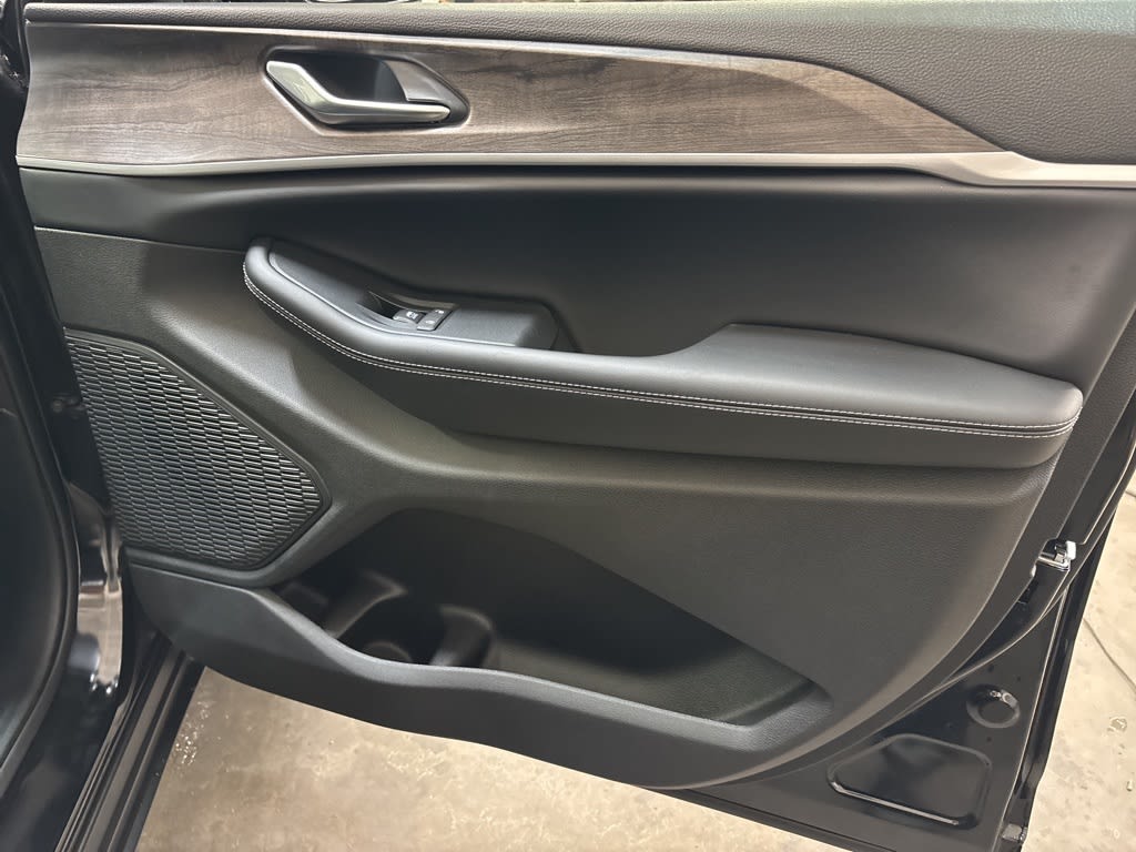 Thumbnail: 2026 Jeep Grand Cherokee - 39