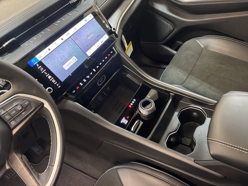 Thumbnail: 2026 Jeep Grand Cherokee - 12