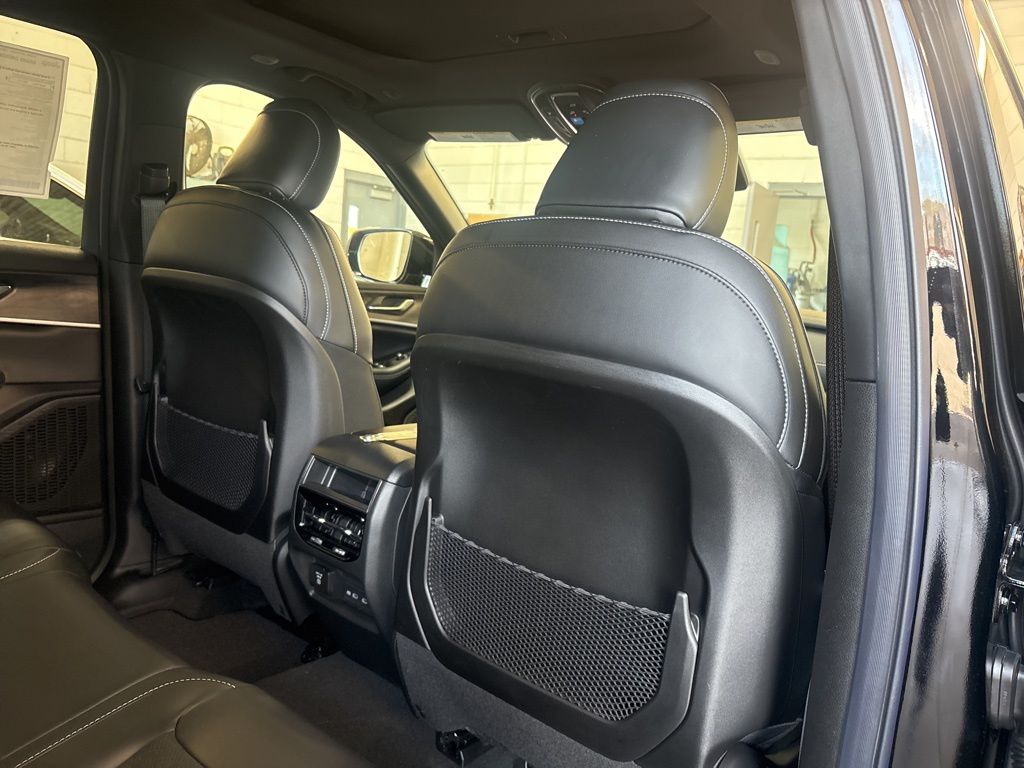 Thumbnail: 2026 Jeep Grand Cherokee - 10
