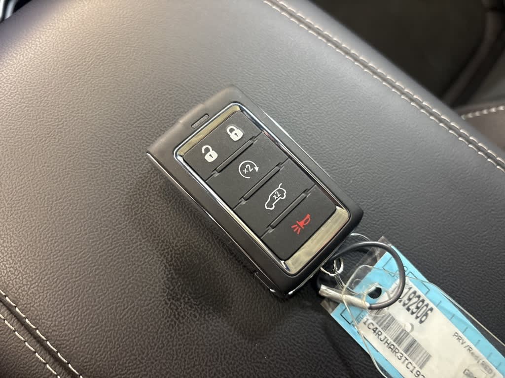 Thumbnail: 2026 Jeep Grand Cherokee - 16