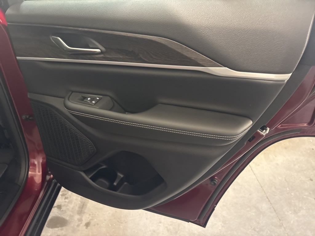 Thumbnail: 2026 Jeep Grand Cherokee - 36