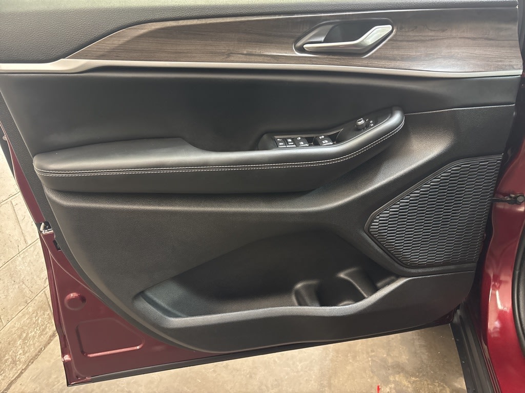 Thumbnail: 2026 Jeep Grand Cherokee - 20