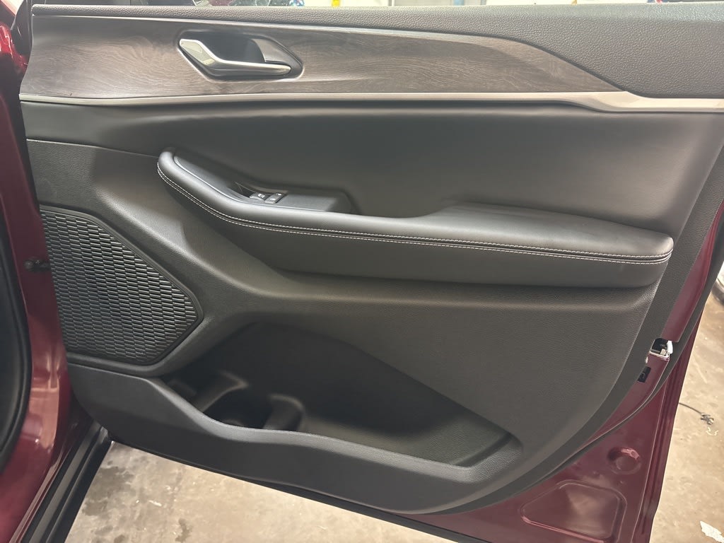 Thumbnail: 2026 Jeep Grand Cherokee - 41