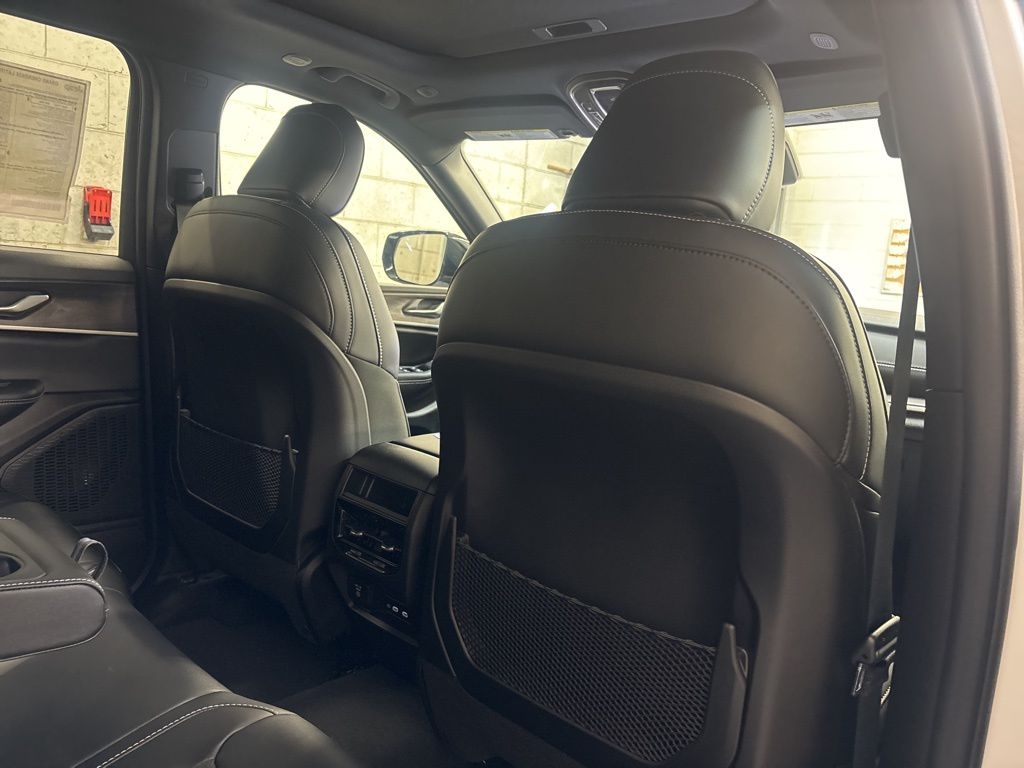 Thumbnail: 2026 Jeep Grand Cherokee - 39