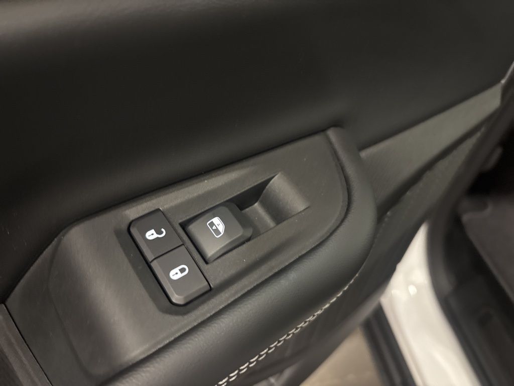 Thumbnail: 2026 Jeep Grand Cherokee - 32