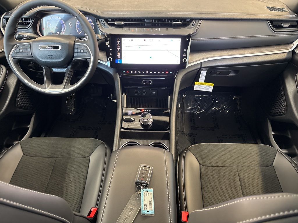 Thumbnail: 2026 Jeep Grand Cherokee - 12