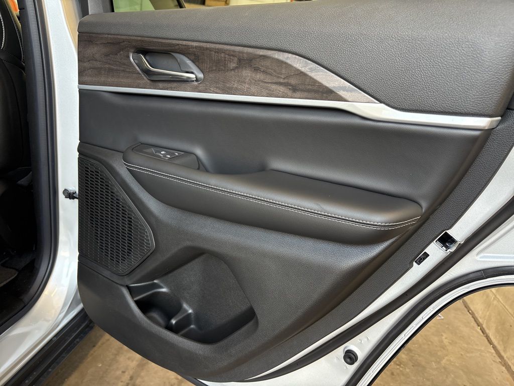 Thumbnail: 2026 Jeep Grand Cherokee - 34