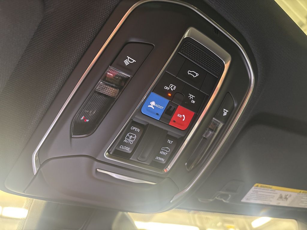 Thumbnail: 2026 Jeep Grand Cherokee - 28