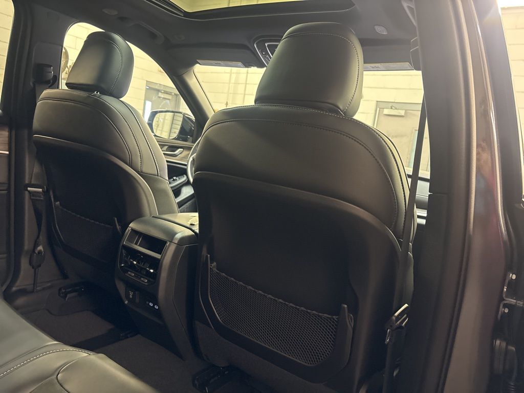 Thumbnail: 2026 Jeep Grand Cherokee - 9