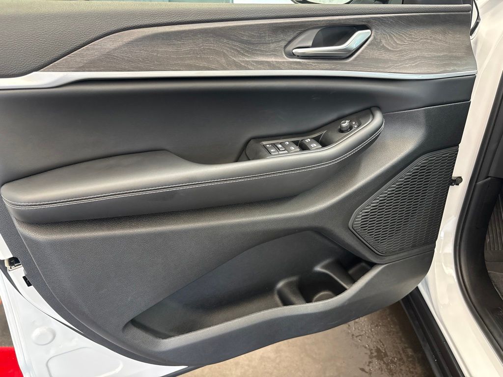 Thumbnail: 2026 Jeep Grand Cherokee - 20
