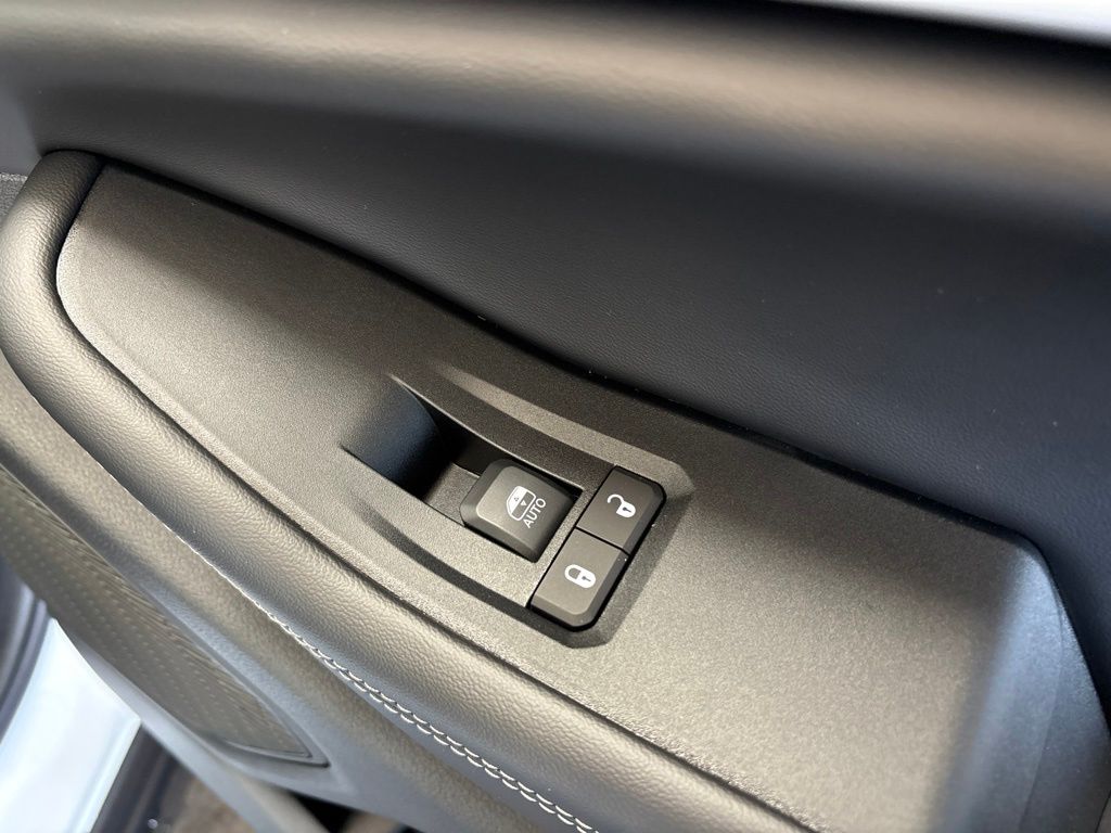 Thumbnail: 2026 Jeep Grand Cherokee - 6