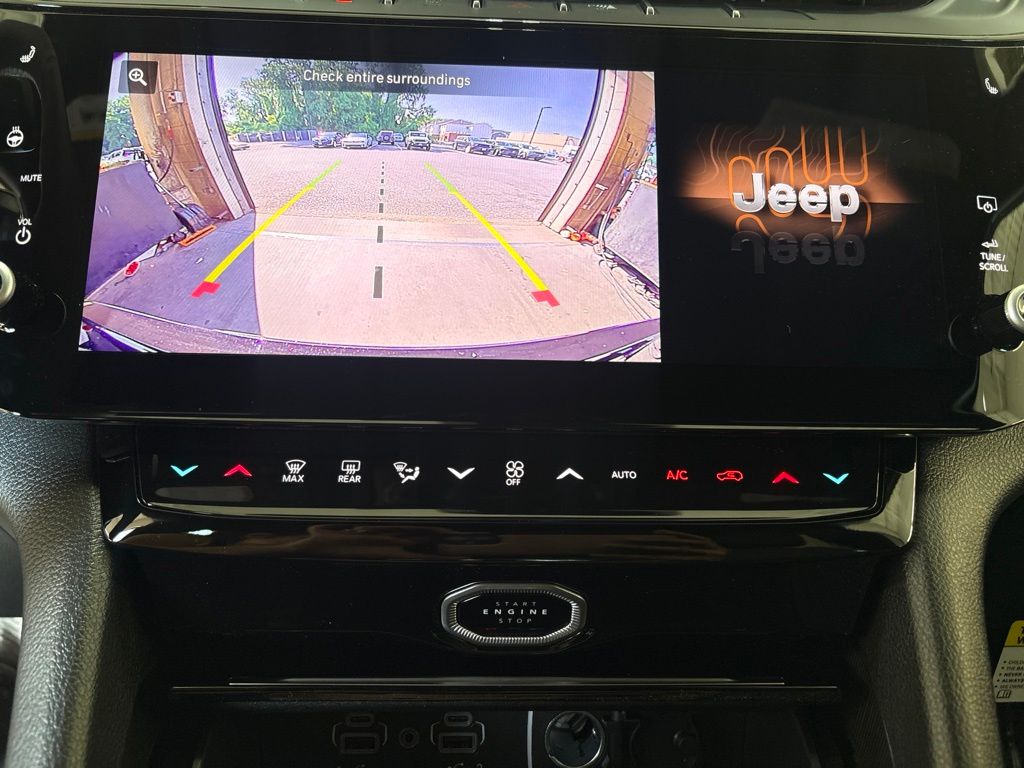 Thumbnail: 2026 Jeep Grand Cherokee - 32