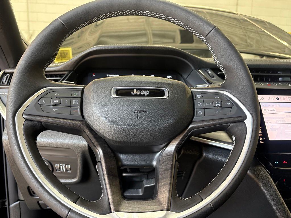 Thumbnail: 2026 Jeep Grand Cherokee - 8