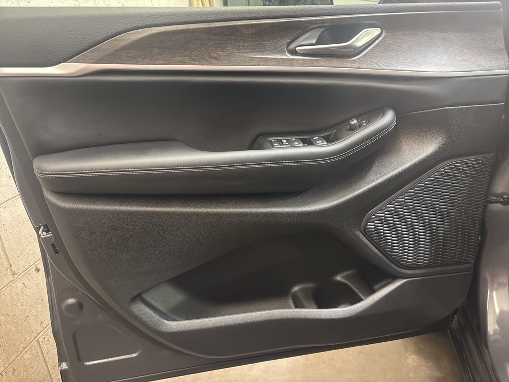 Thumbnail: 2026 Jeep Grand Cherokee - 20