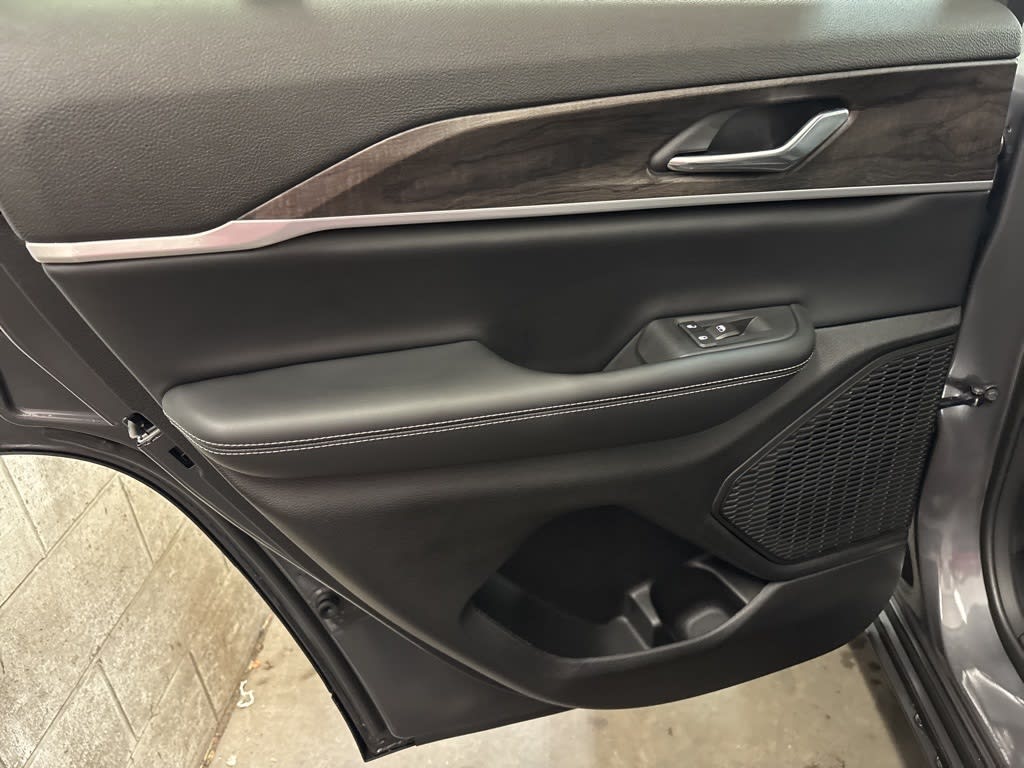 Thumbnail: 2026 Jeep Grand Cherokee - 28