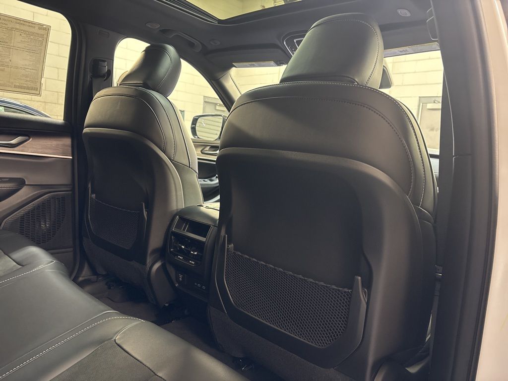 Thumbnail: 2026 Jeep Grand Cherokee - 41