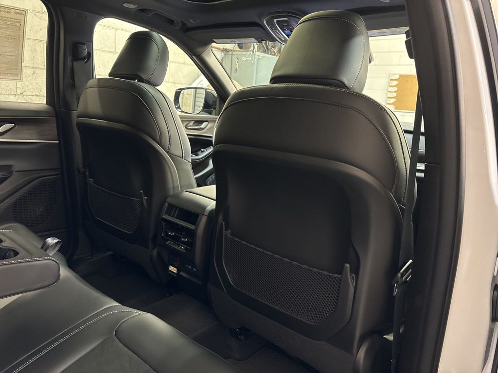 Thumbnail: 2026 Jeep Grand Cherokee - 40