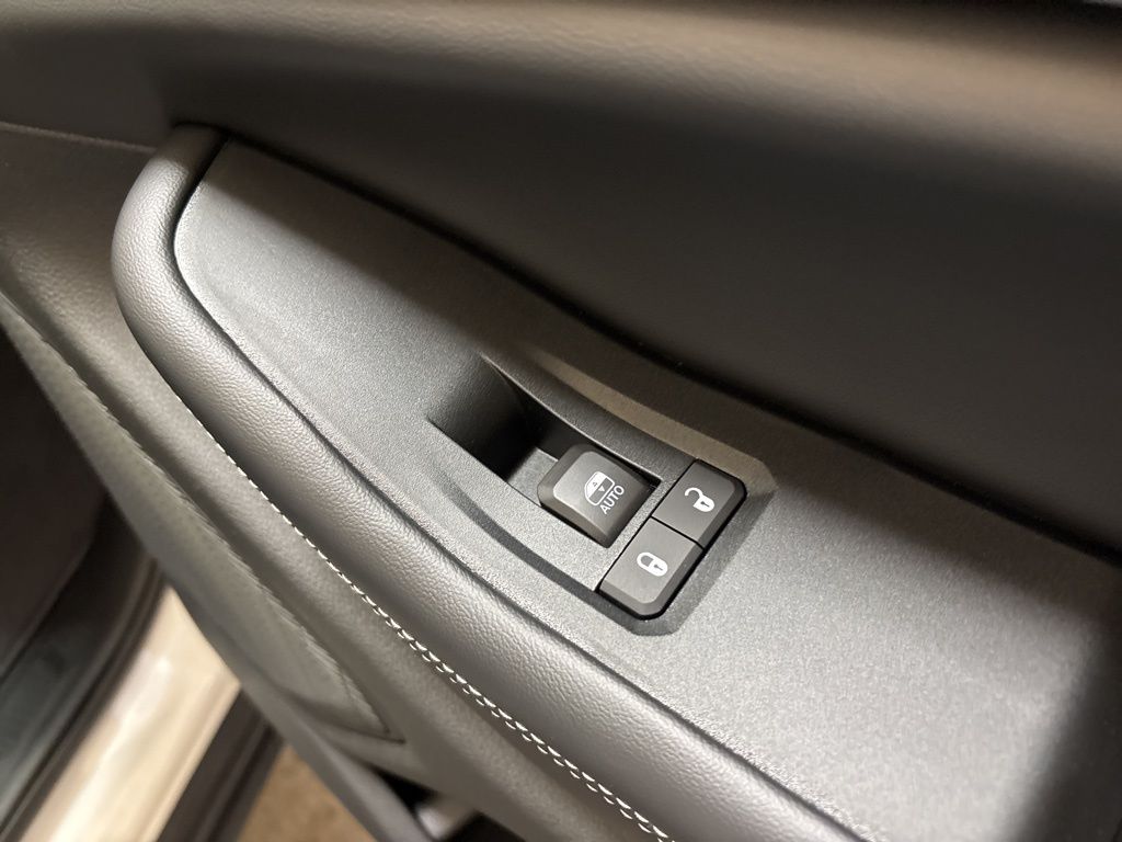 Thumbnail: 2026 Jeep Grand Cherokee - 6