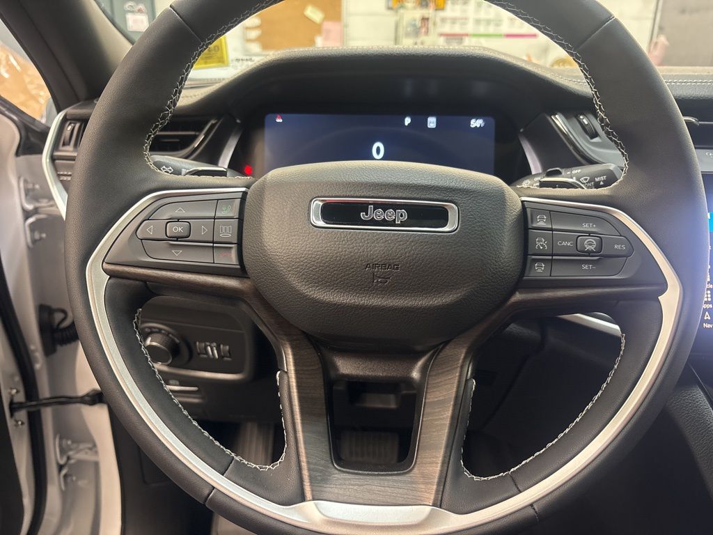 Thumbnail: 2026 Jeep Grand Cherokee - 8