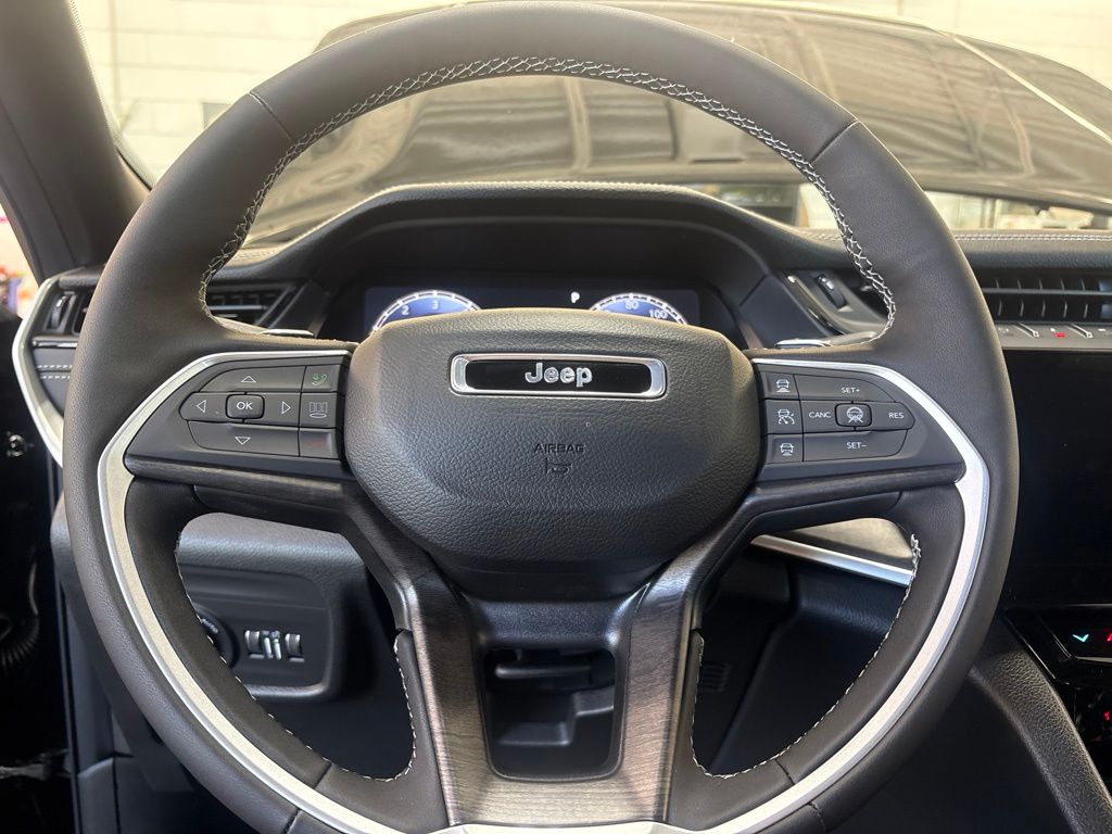 Thumbnail: 2026 Jeep Grand Cherokee - 8