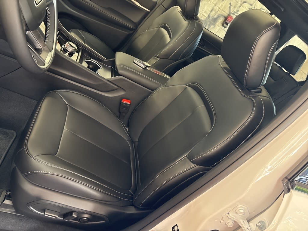 Thumbnail: 2025 Jeep Grand Cherokee - 8