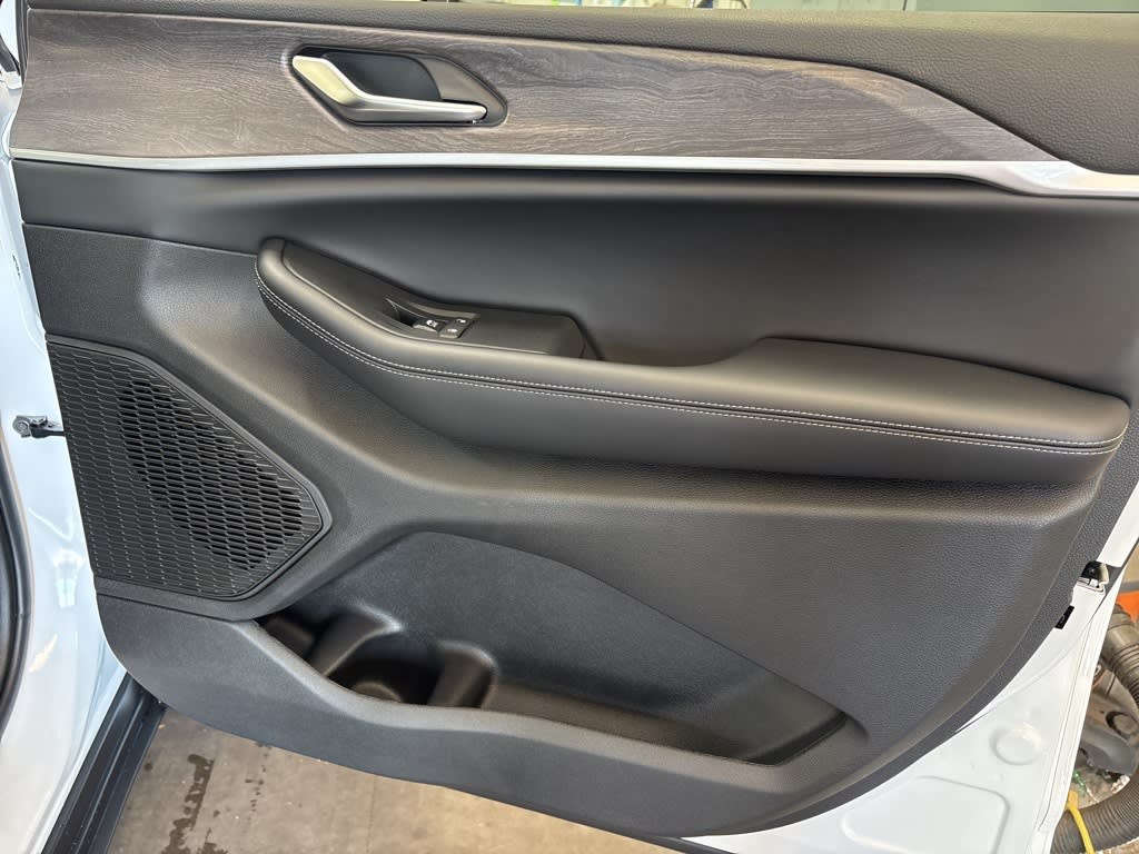 Thumbnail: 2025 Jeep Grand Cherokee - 40