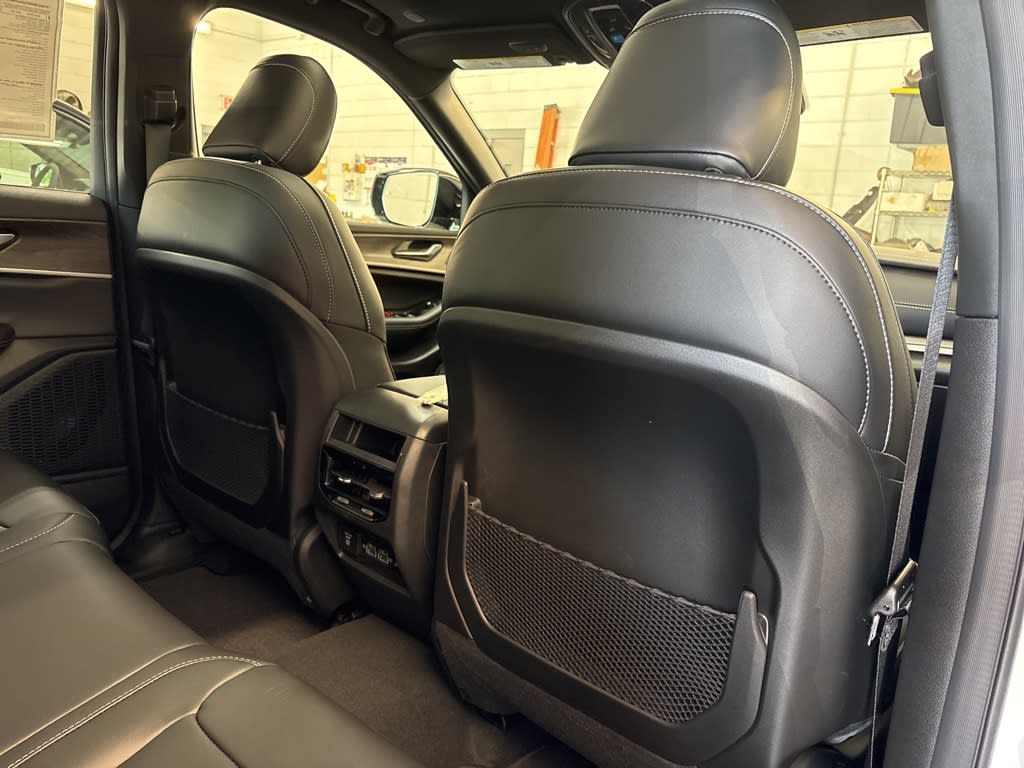 Thumbnail: 2025 Jeep Grand Cherokee - 37