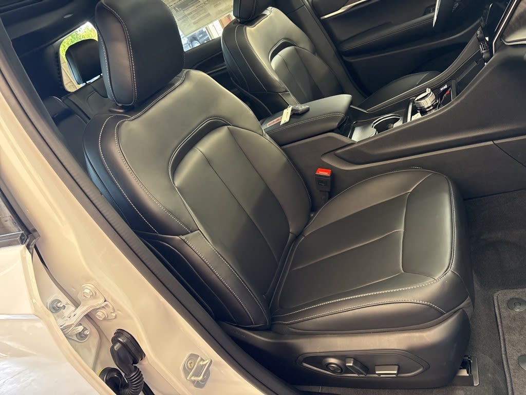 Thumbnail: 2025 Jeep Grand Cherokee - 9